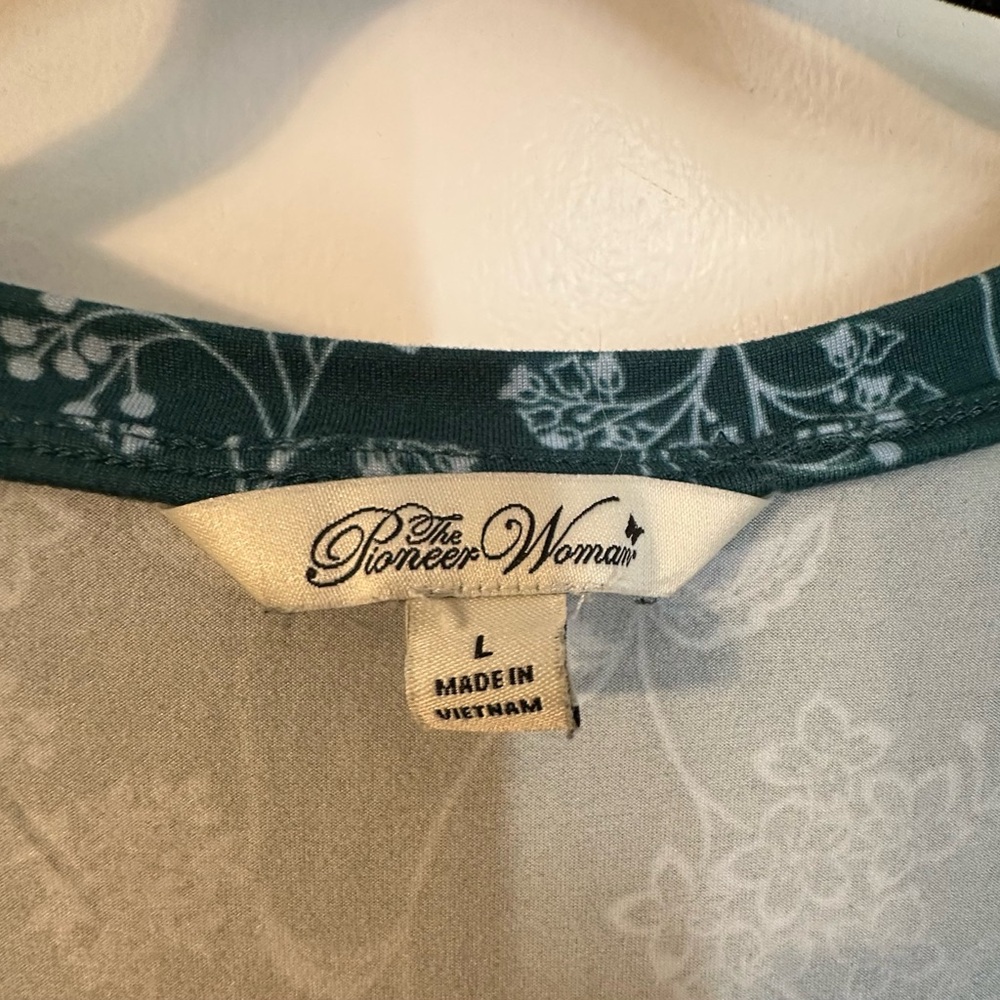 The Pioneer Woman green Floral V-Neck 3/4 Sleeve Top - Picture 3 of 5